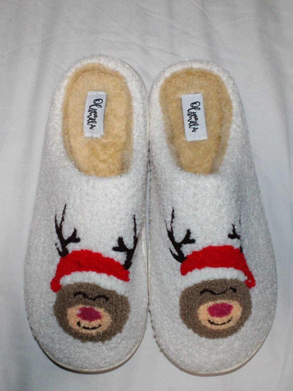 NWOT Olivia Miller Holiday Reindeer Sherpa Women's Slippers White Size 10-11
